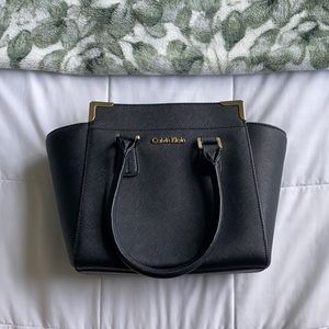 Black Calvin Klein hand bag 🖤